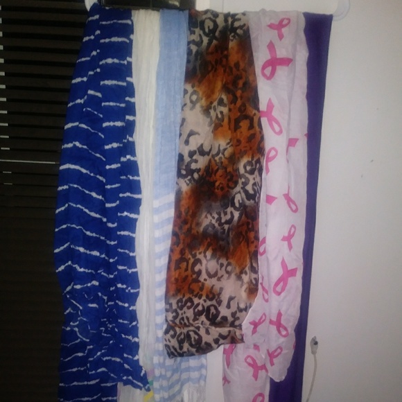 Vatiety of scarves - Picture 2 of 2